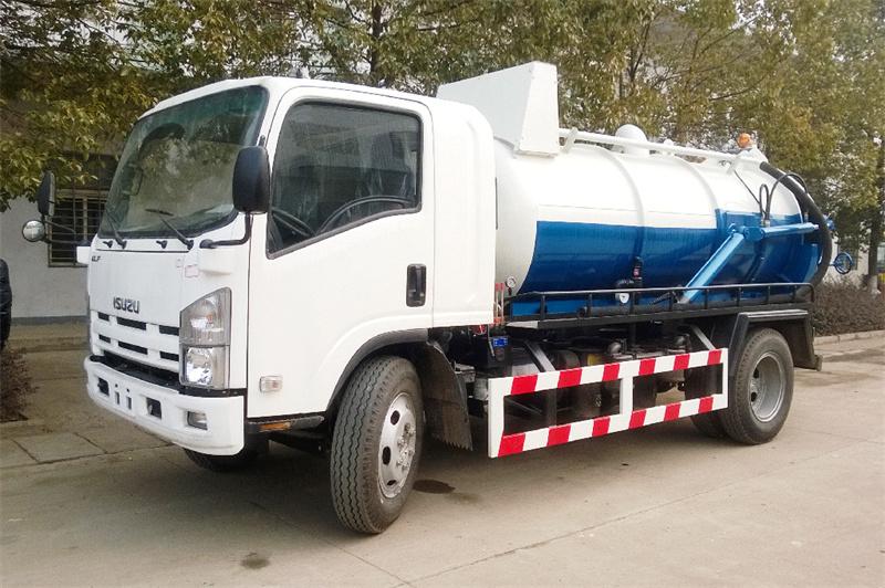 Isuzu NPR vacuum suction truck