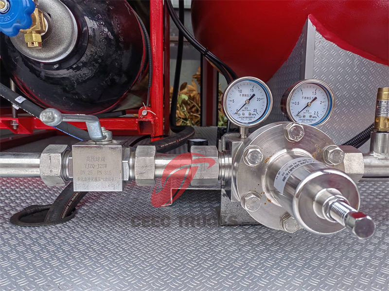 ISUZU GIGA dry powder nitrogen fire truck ISUZU GIGA dry powder nitrogen fire truck