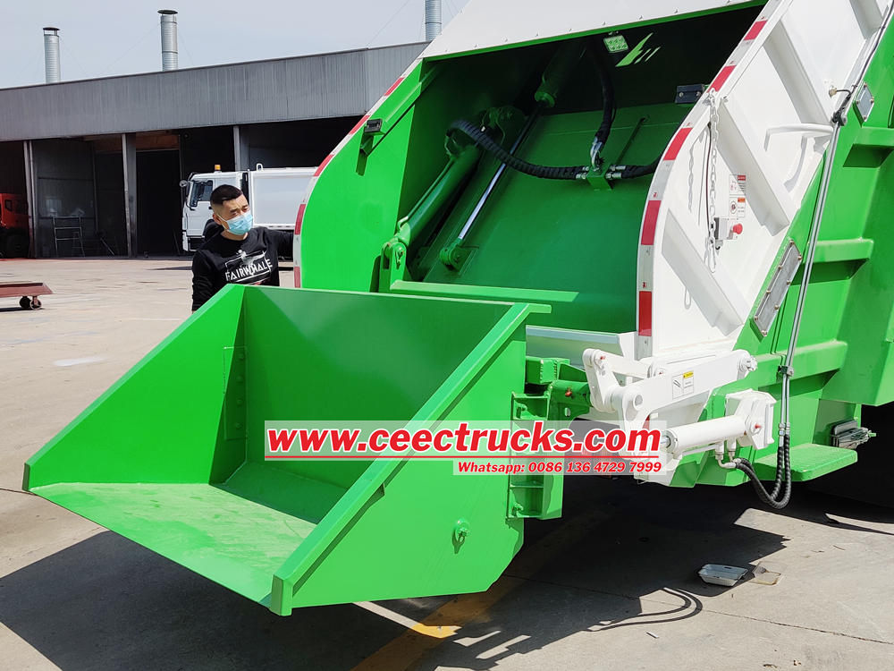 Isuzu garbage collector truck