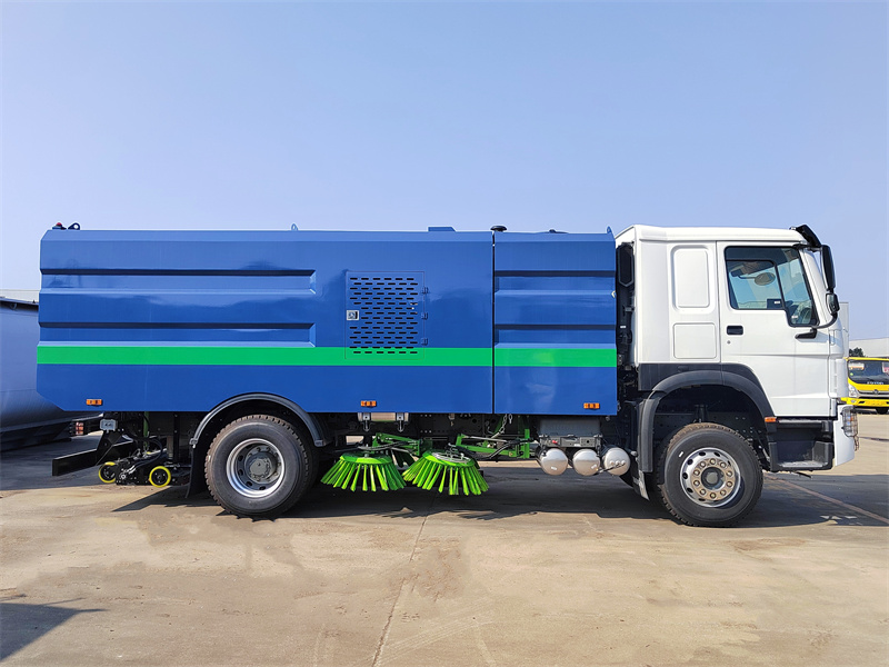 Howo road sweeper truck