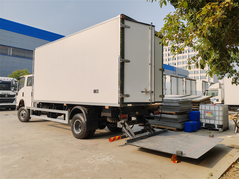 Isuzu 4x4 NKR freezer van truck