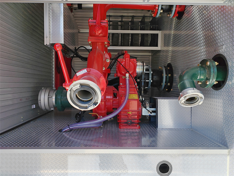 Isuzu NPR fire fighting truck