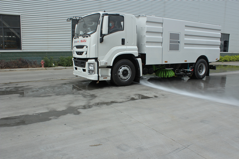 Middle mounted water nozzles for side jetting