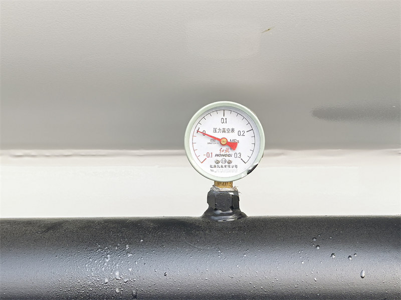 Vacuum gauge with pressure relief valve