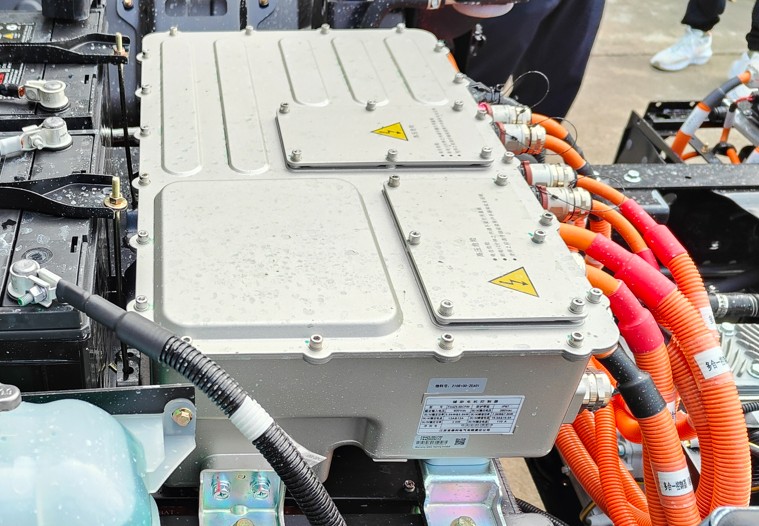 ISUZU EV truck auxiliary motor controller