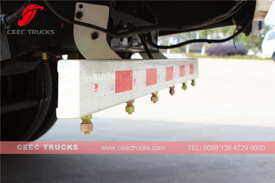 東風5000L真空道路清掃車