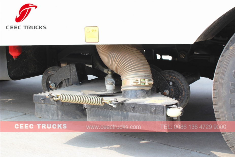 東風5000L真空道路清掃車