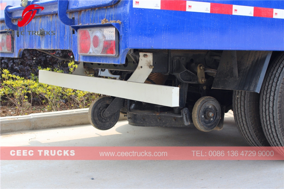 東風5CBM道路清掃車