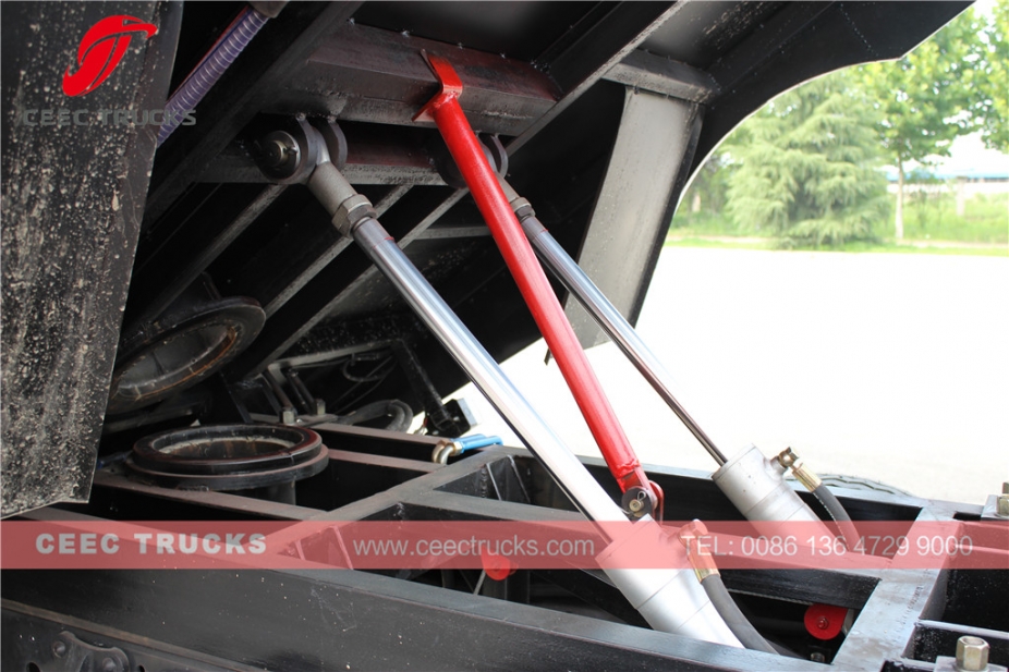 東風5CBM道路清掃車