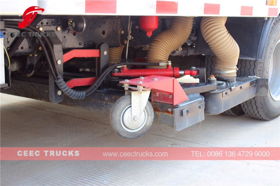 いすゞ5CBM真空道路清掃車