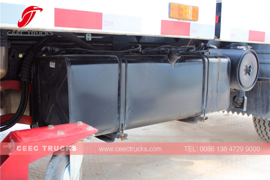 いすゞ5CBM真空道路清掃車