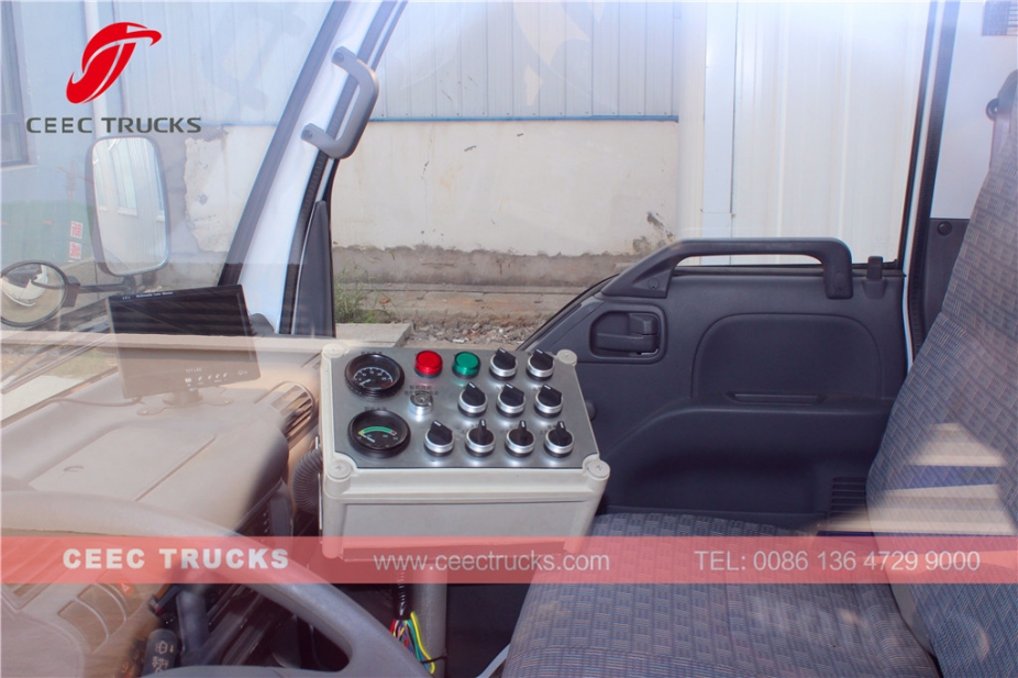 いすゞ5CBM真空道路清掃車