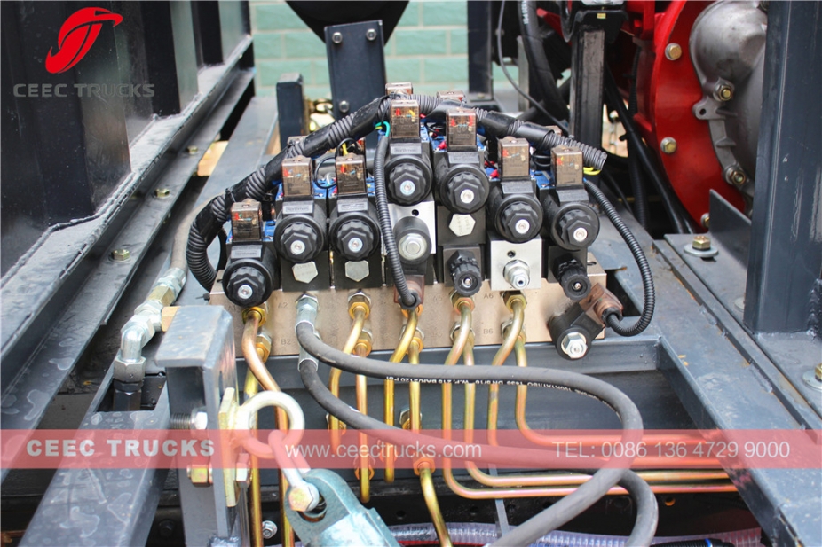 東風12CBM道路清掃車