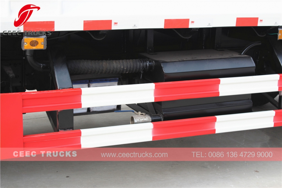 いすゞ5000Lごみ圧縮車両