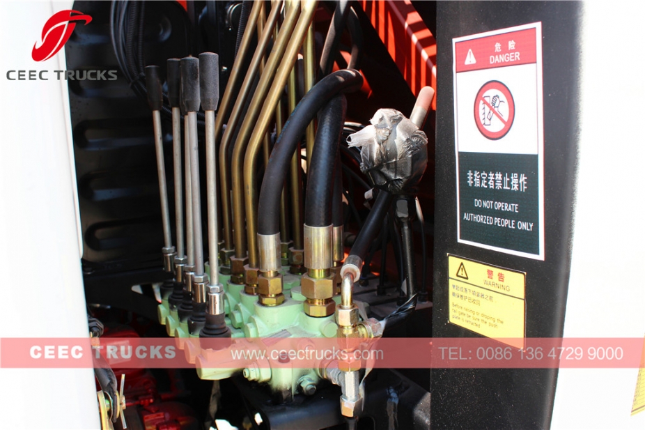 いすゞ5000Lごみ圧縮車両