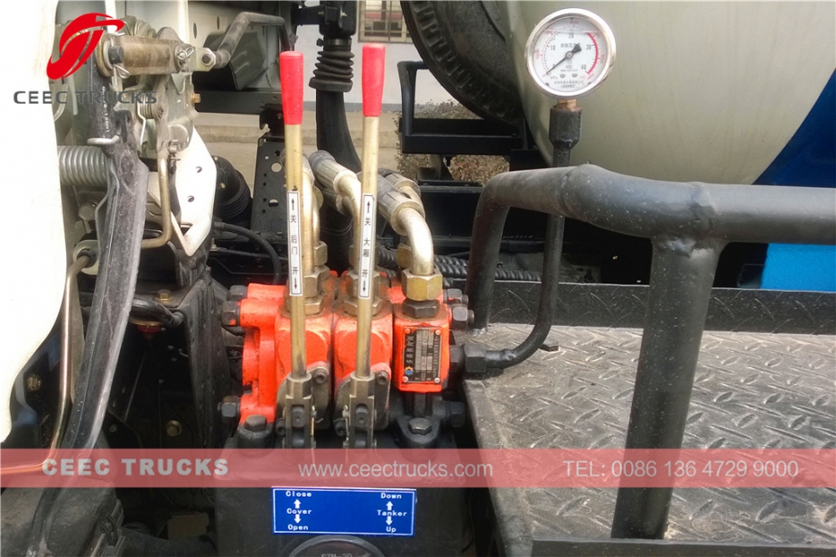 いすゞ8,000L浄化槽清掃車