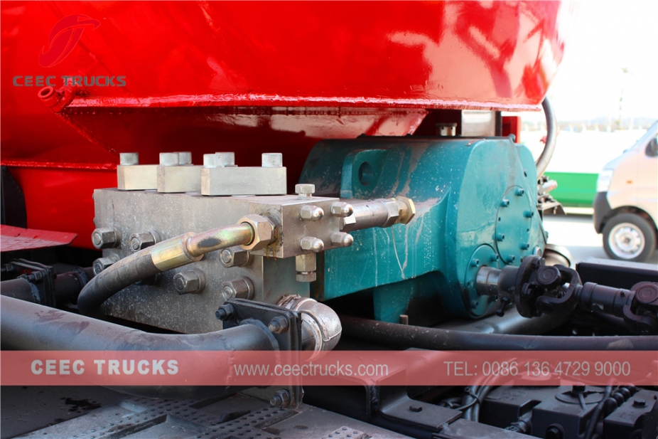 東風10,000L汲み取り車