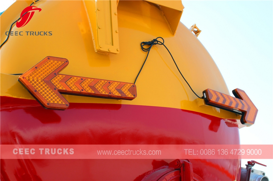 東風10,000L汲み取り車