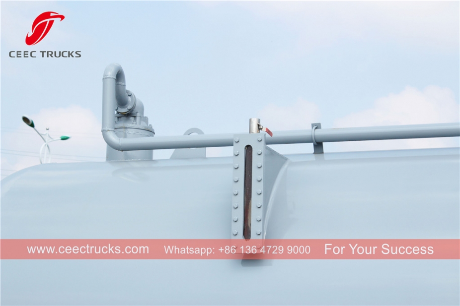 いすゞ8CBM汚水処理車