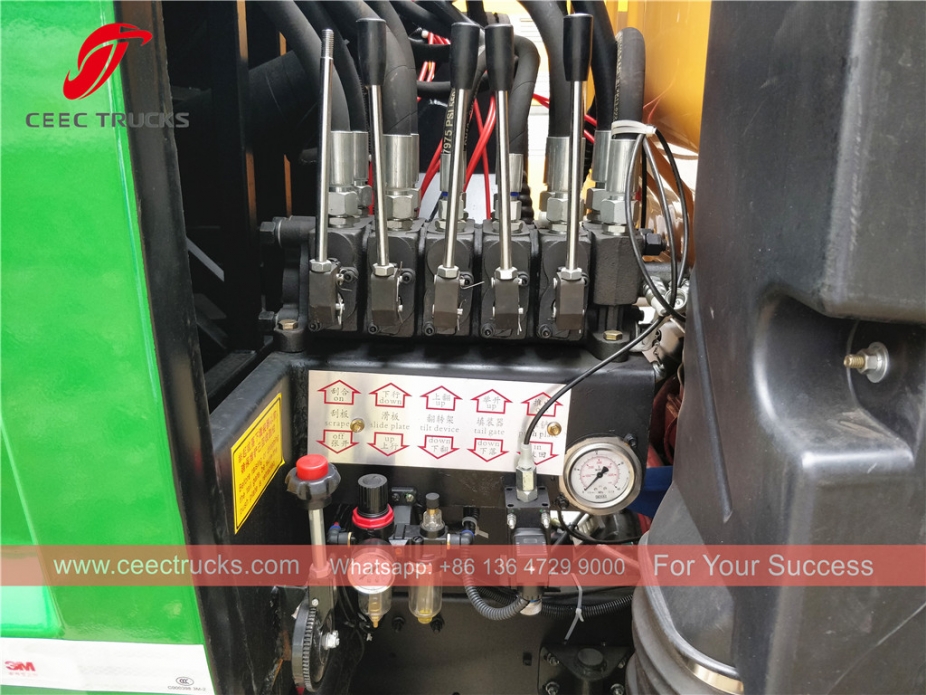 HOWO 8cbm 右ハンドル圧縮車