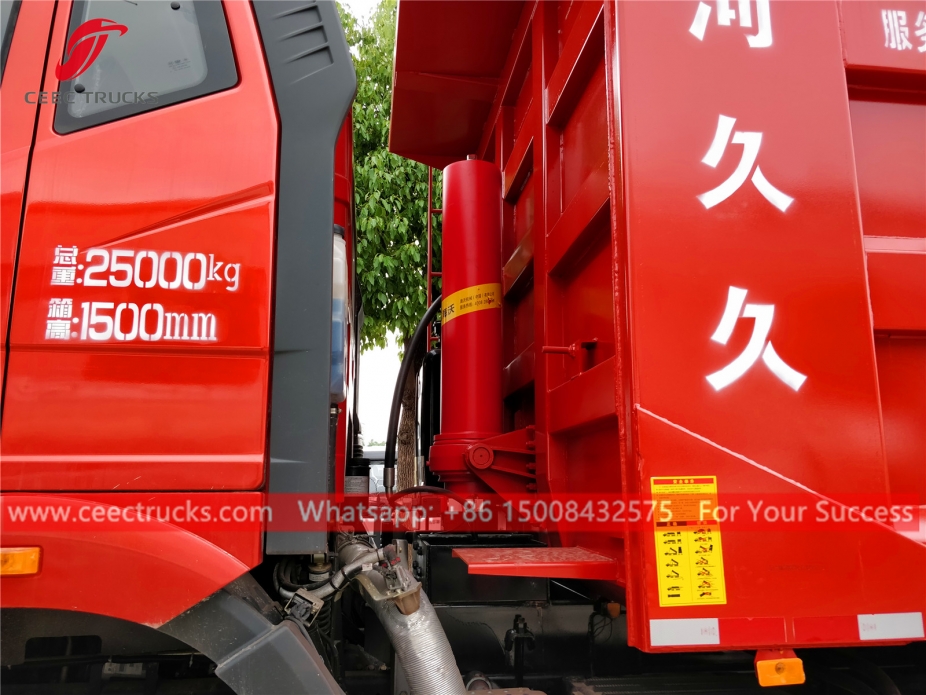 FAW 6x4ダンプトラック