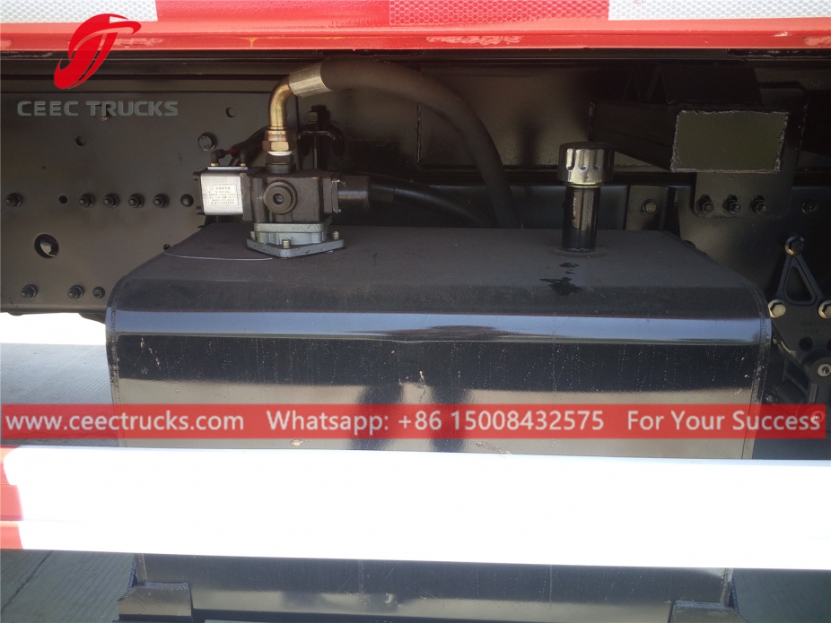 8x4ダンプトラックFAW