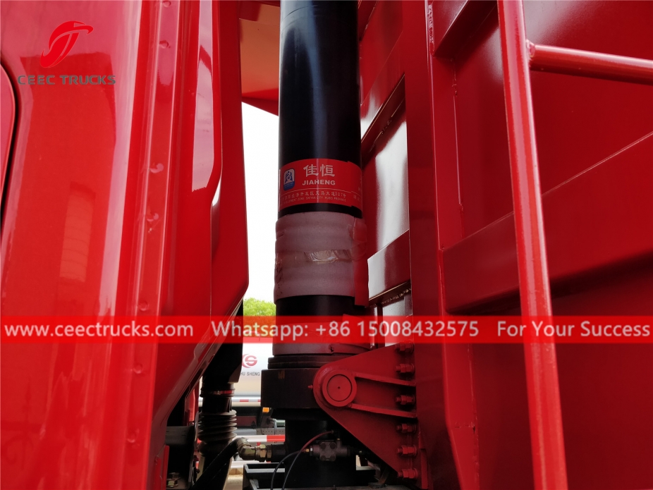 8x4ダンプトラックIVECO Genlyon