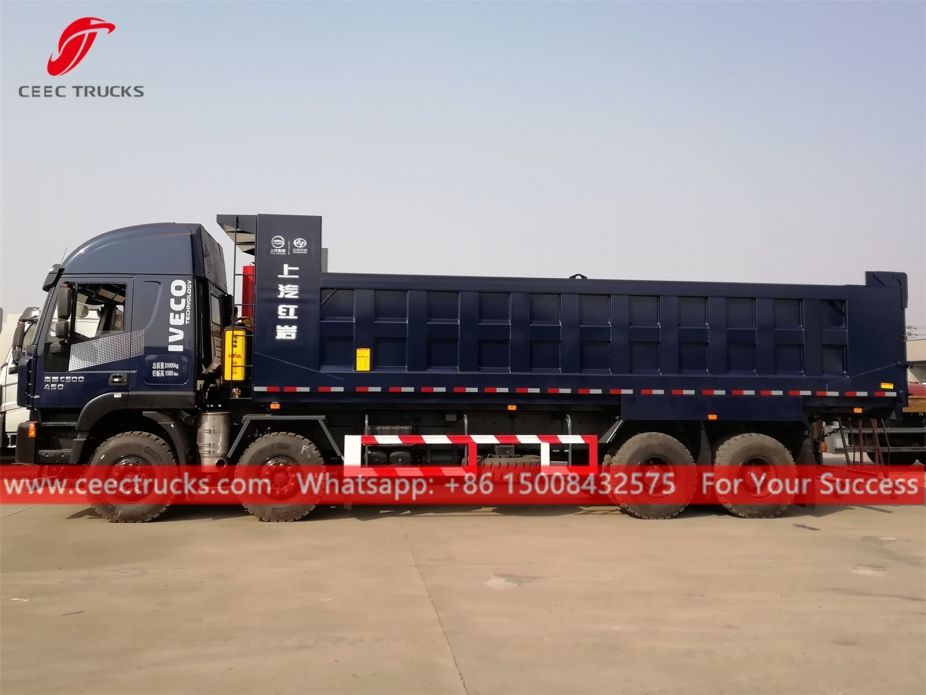 IVECO 8x4ダンプトラック