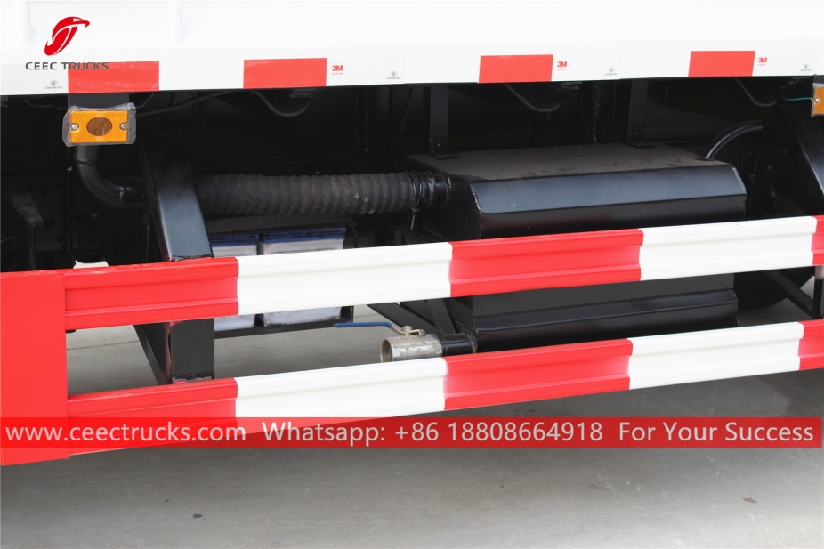 10CBM圧縮式ごみ収集車 東風