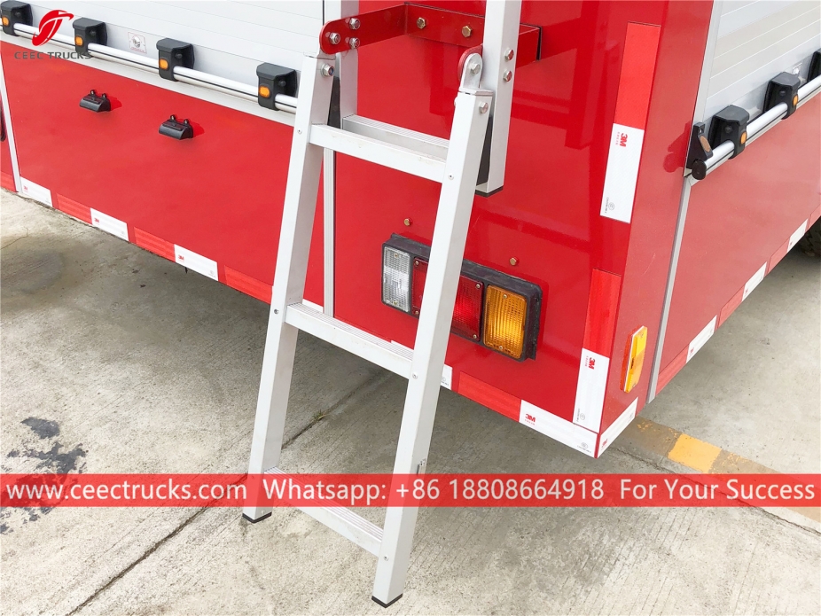 いすゞ12CBM 水泡消火車