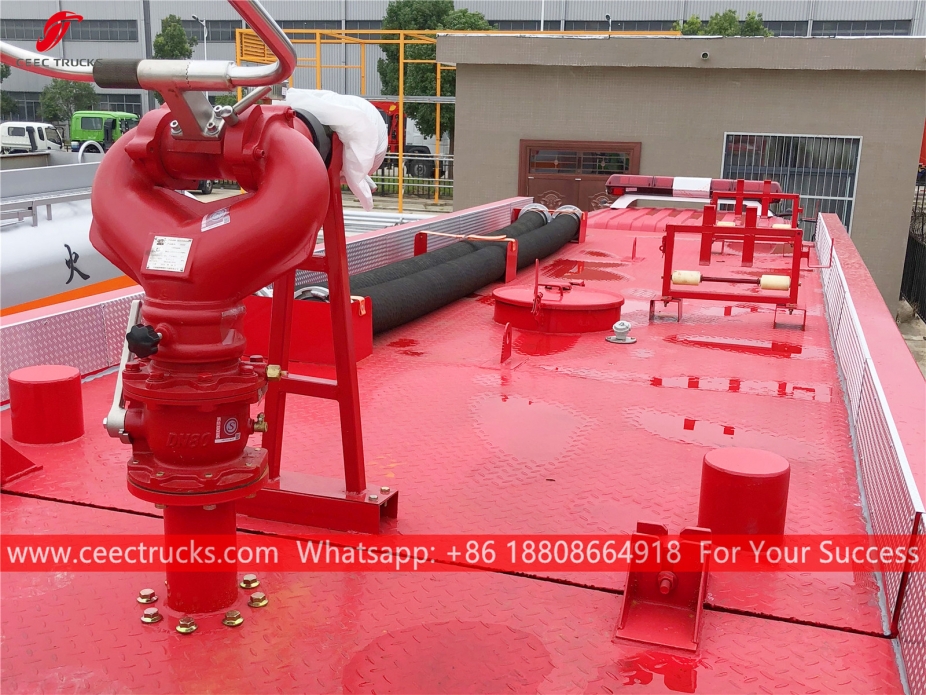 いすゞ12CBM 水泡消火車