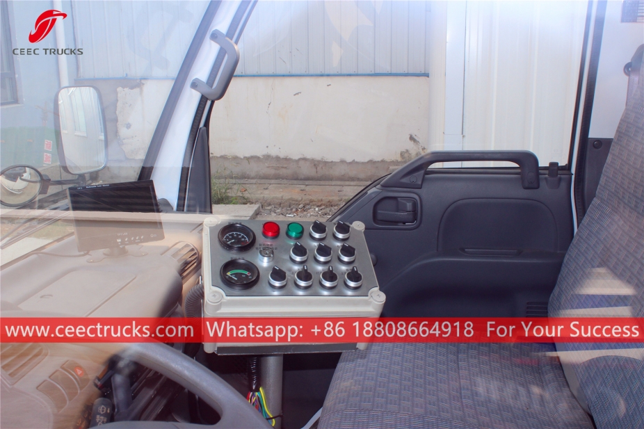 いすゞ5CBM道路清掃車