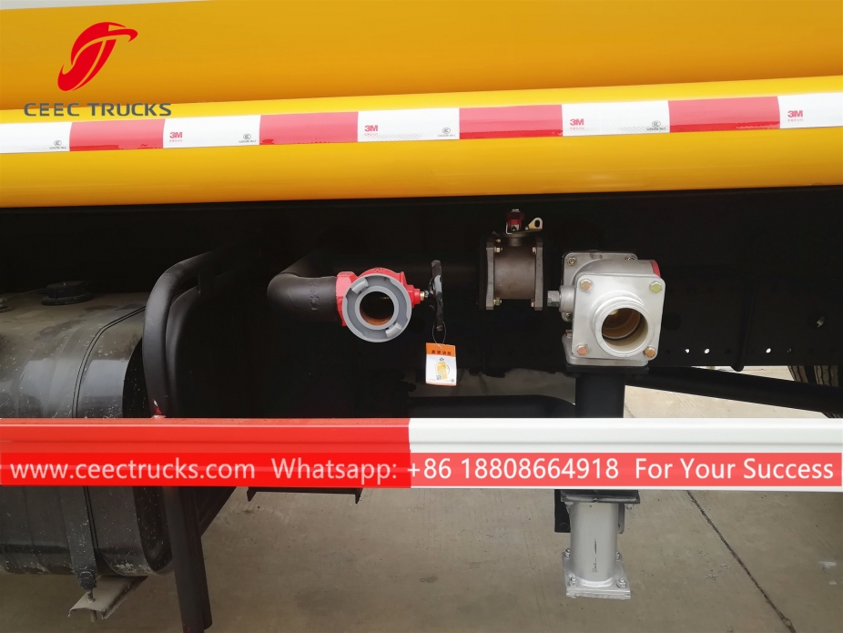 東風11CBMウォータータンカートラック