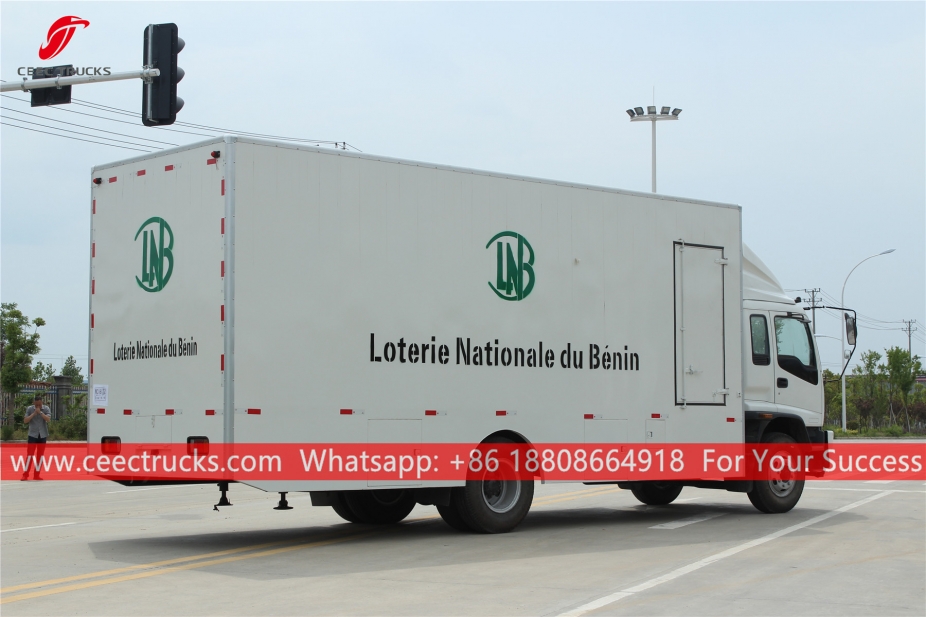 いすゞFTR移動ステージトラック