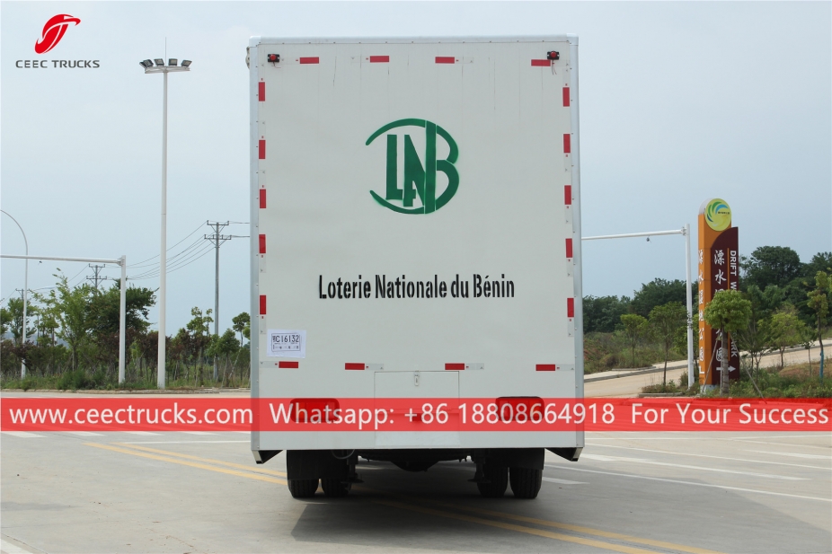 いすゞFTR移動ステージトラック