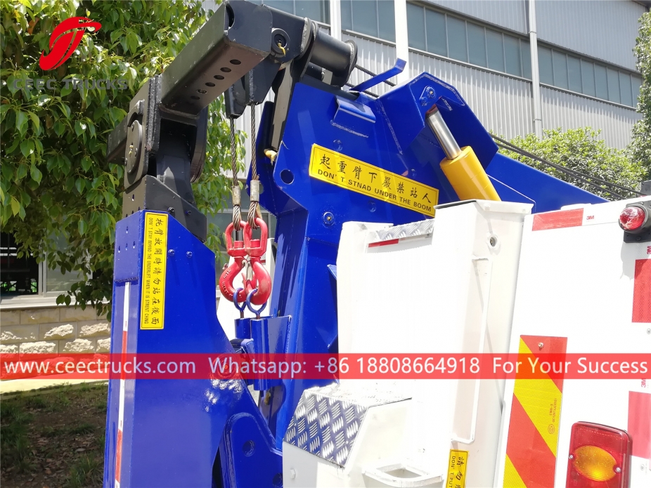 東風レッカー車