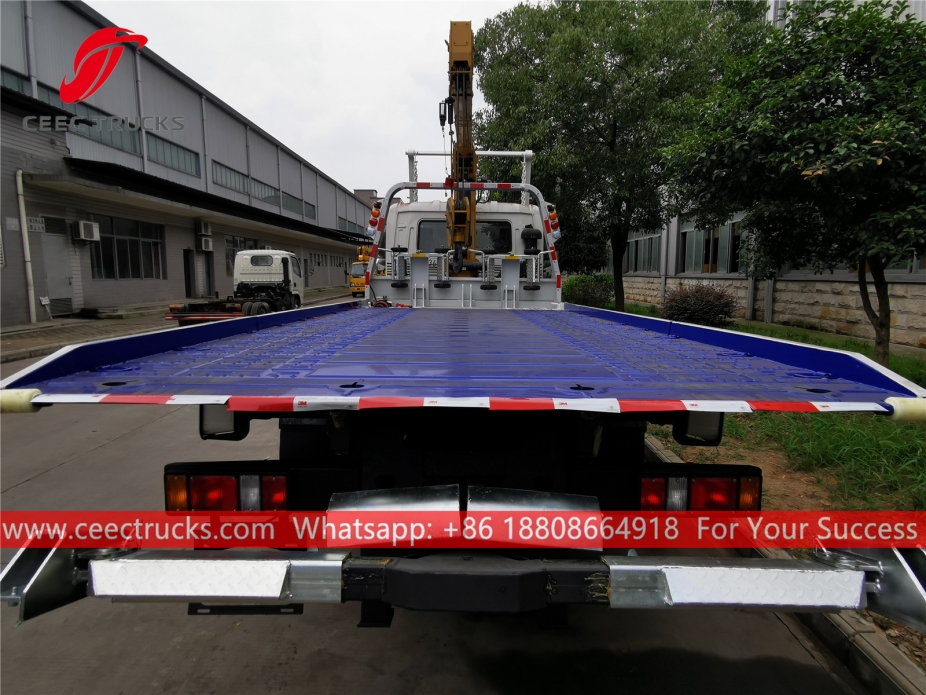 5トン クレーン付きロードレッカー