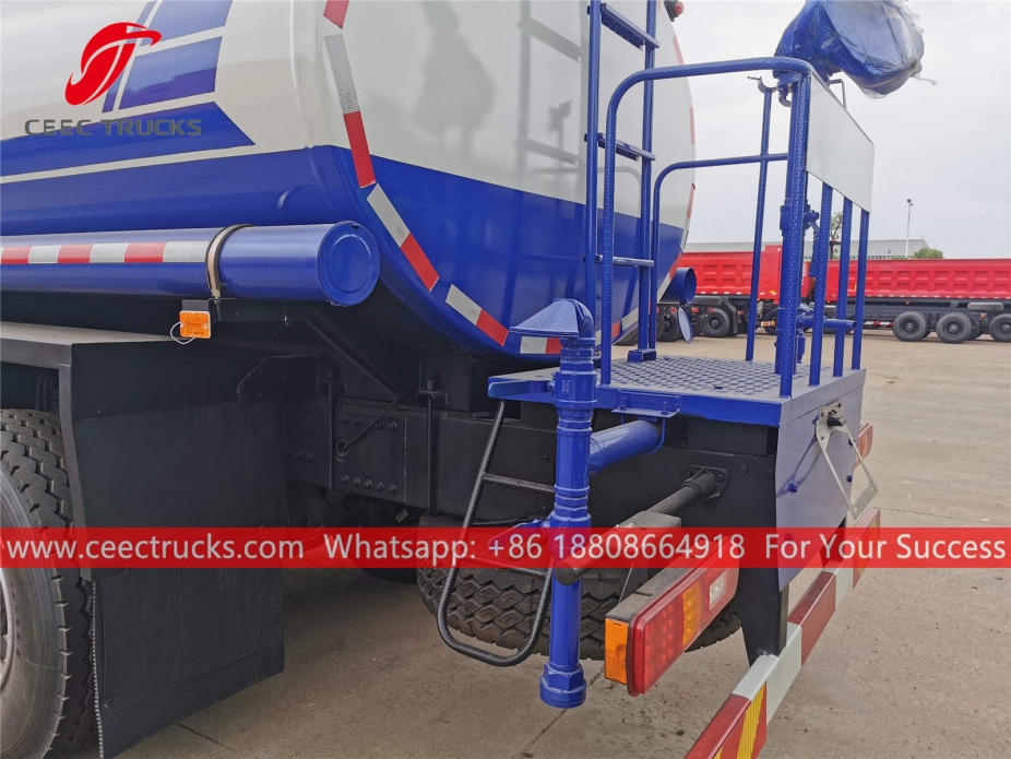 18CBM右ハンドル水槽車 DAYUN