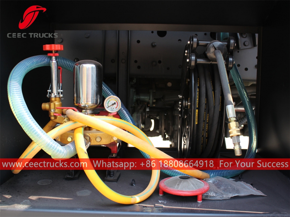 北奔4x4右ハンドルウォータータンク車