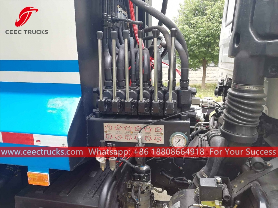 イスズ8CBM後方積み込み式ゴミ収集車