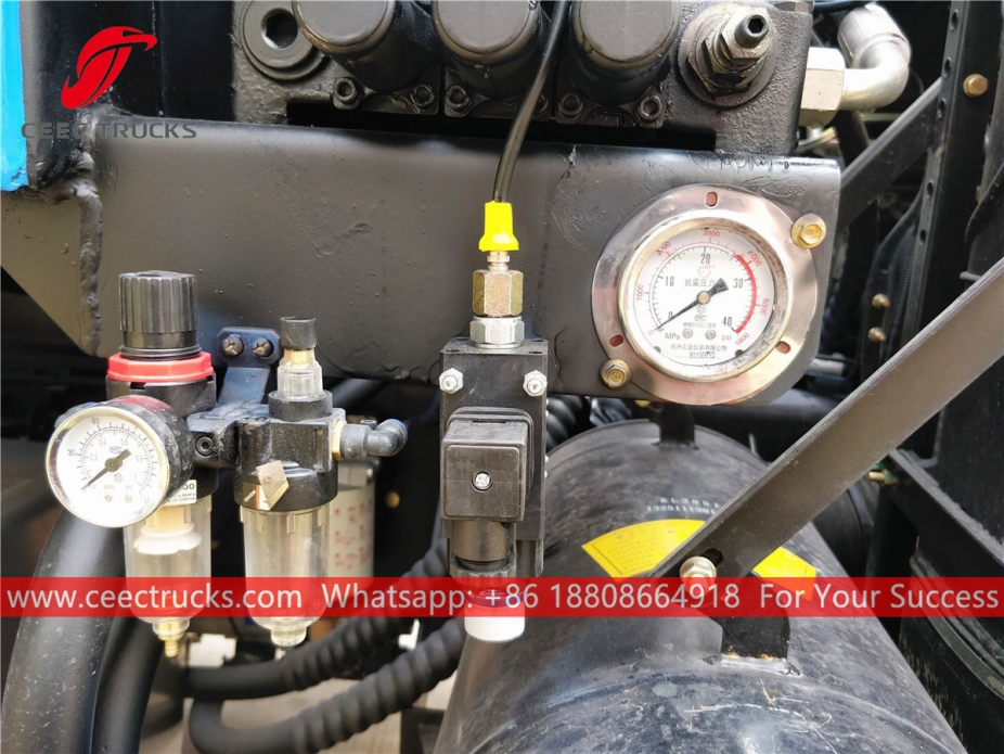 イスズギガ廃棄物圧縮トラック