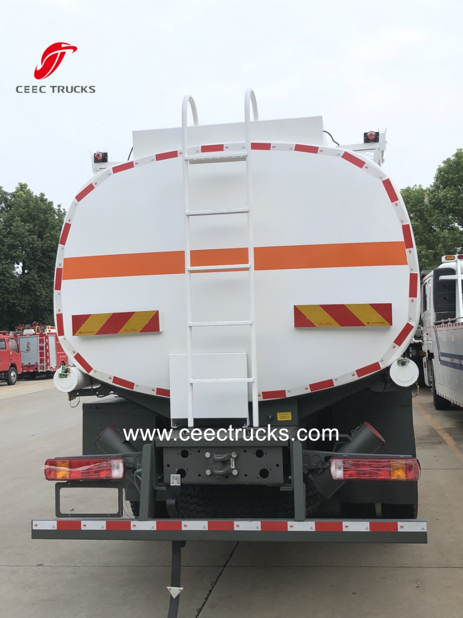 SINOTRUK HOWO 6X6 全輪駆動燃料給油車 オイルタンカートラック