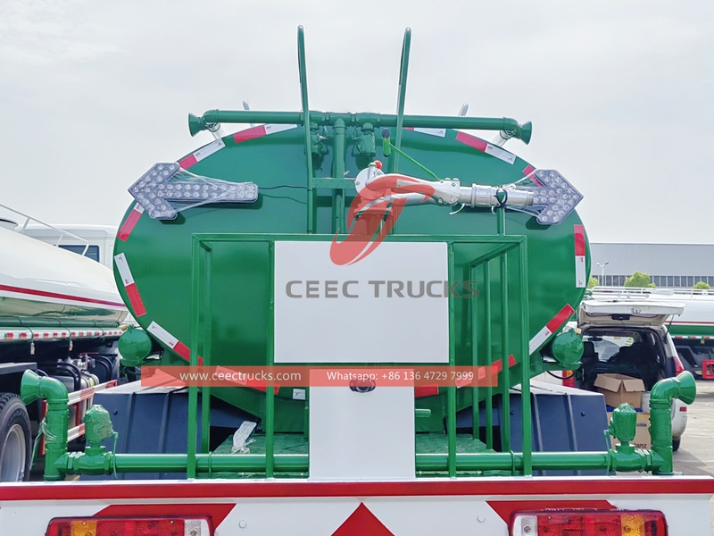 豪沃8x4 25,000リットル給水タンクローリー