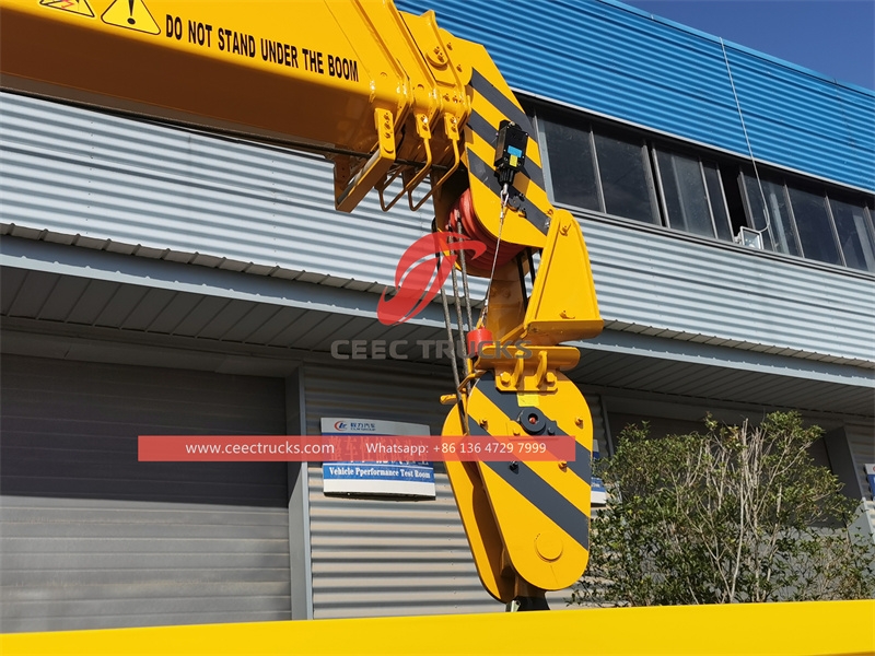 Sinotruk 6×4 400HP 車載クレーン XCMG