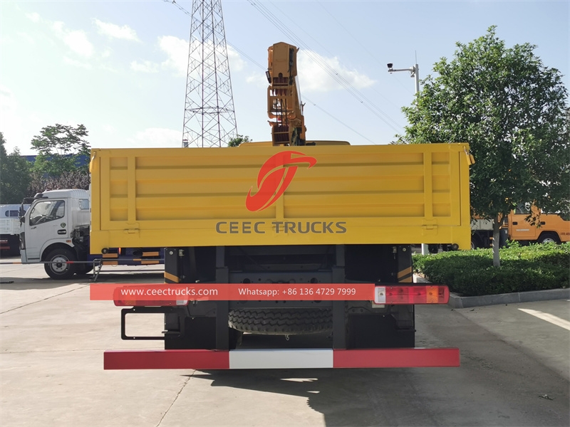 Sinotruk 6×4 400HP 車載クレーン XCMG