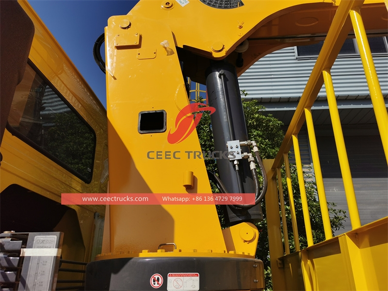 Sinotruk 6×4 400HP 車載クレーン XCMG