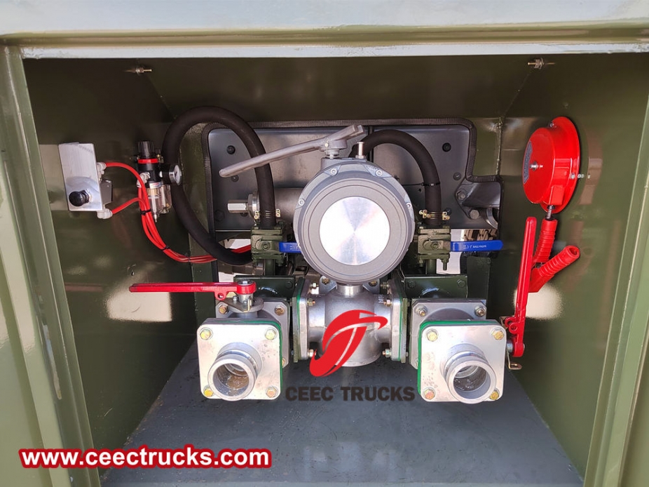 豪沃4x4駆動軍用モバイルディーゼル給油車