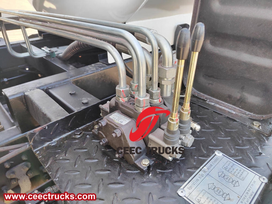 FAW 8 cbm浄化槽真空車