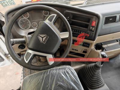 HOWO heavy-duty 371hp truck with 20 tons crane