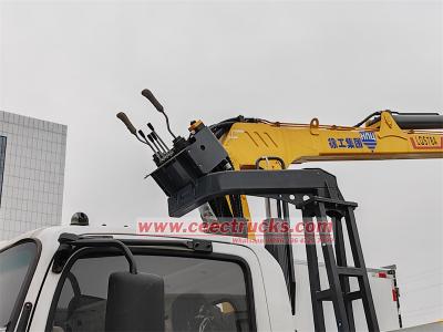 Isuzu KV600 garbage truck with hydraulic crane
